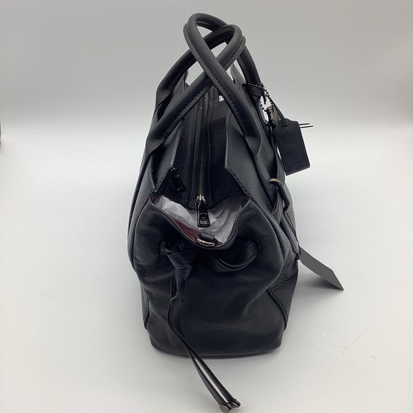 Elegant Black Leather Handbag - Picture 5 of 15